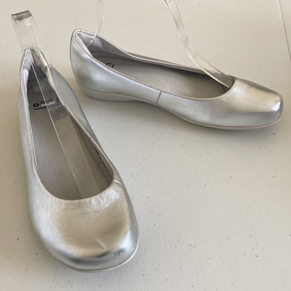 Earth Silver Slide-On Shoes Flats 8
